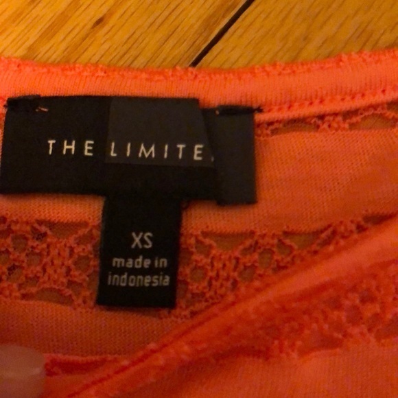 🌷PRETTY LIMITED CORAL‎ TOP SIZE XS 🌷 - Picture 2 of 8